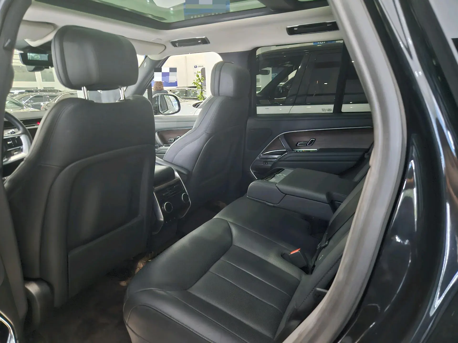 2023 LAND ROVER thumbnail 4