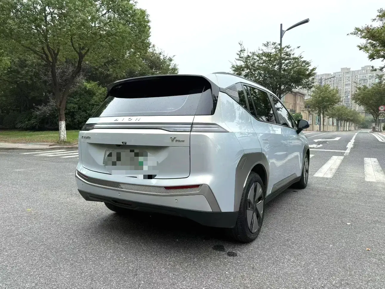 2023 AION Y thumbnail 4