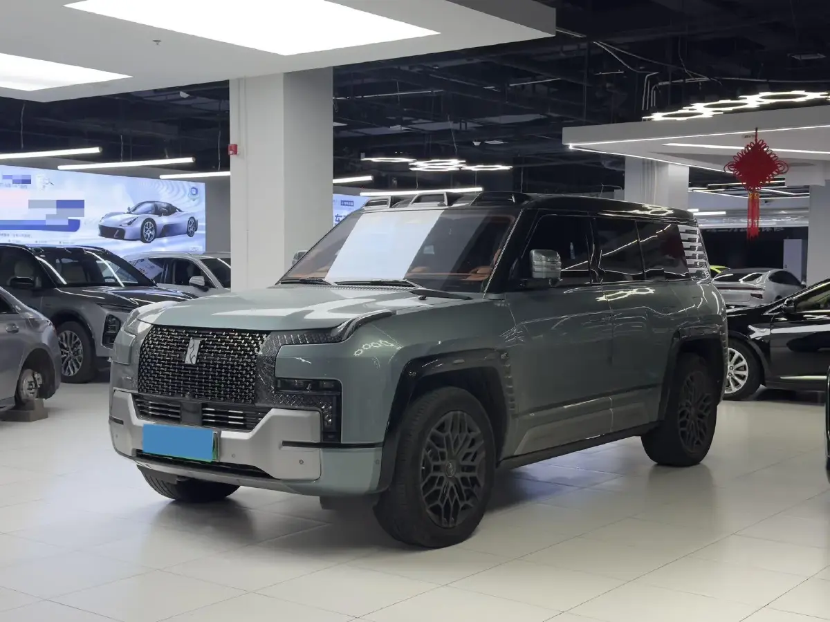 2023 YangWang U8 2.0T 272HP L4 REEV 49.05KWH