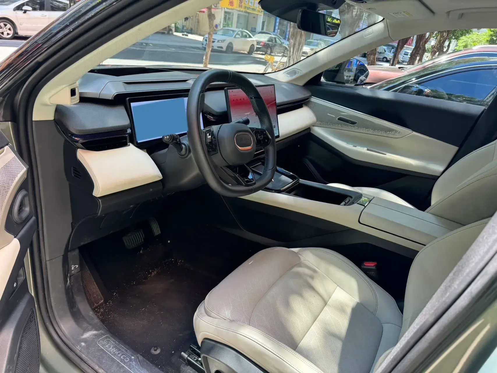 2023 LYNK&CO 08 thumbnail 4