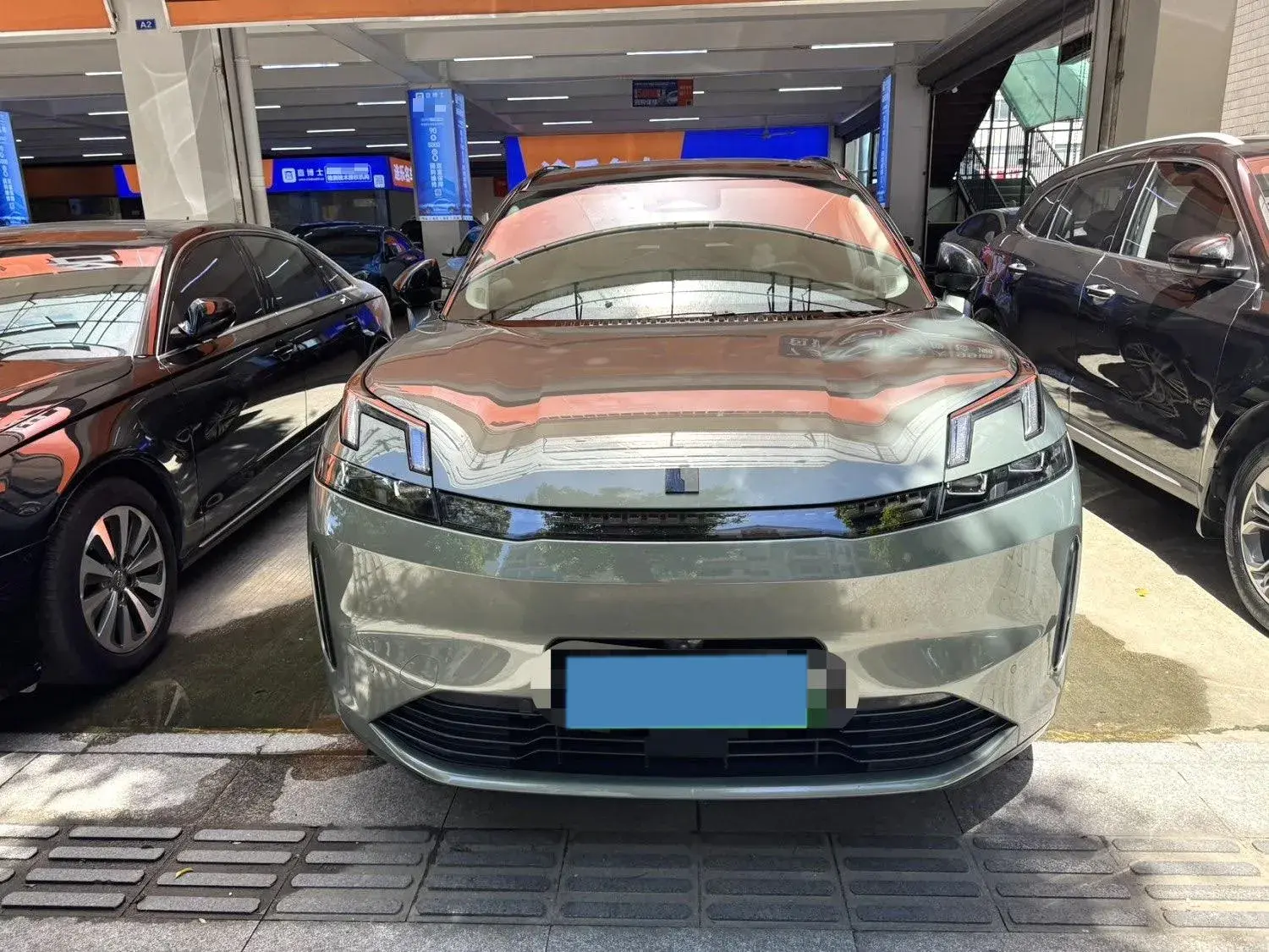 2023 LYNK&CO 08 thumbnail 2