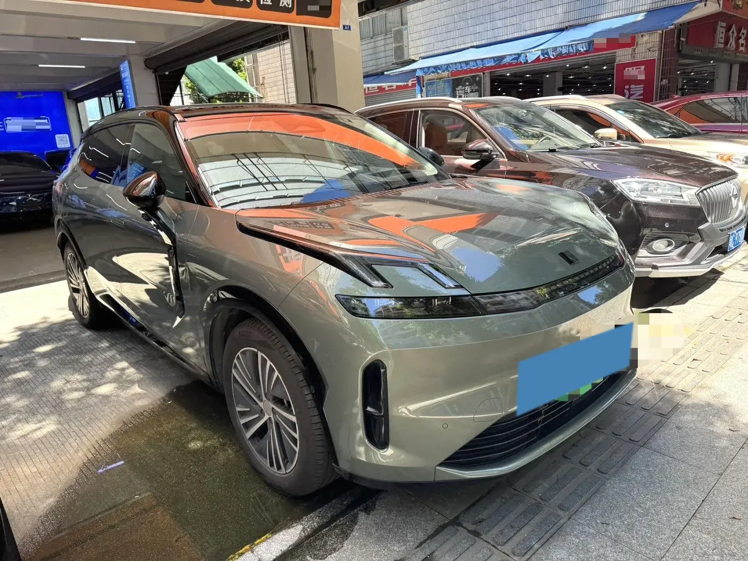 2023 LYNK&CO 08 thumbnail 3