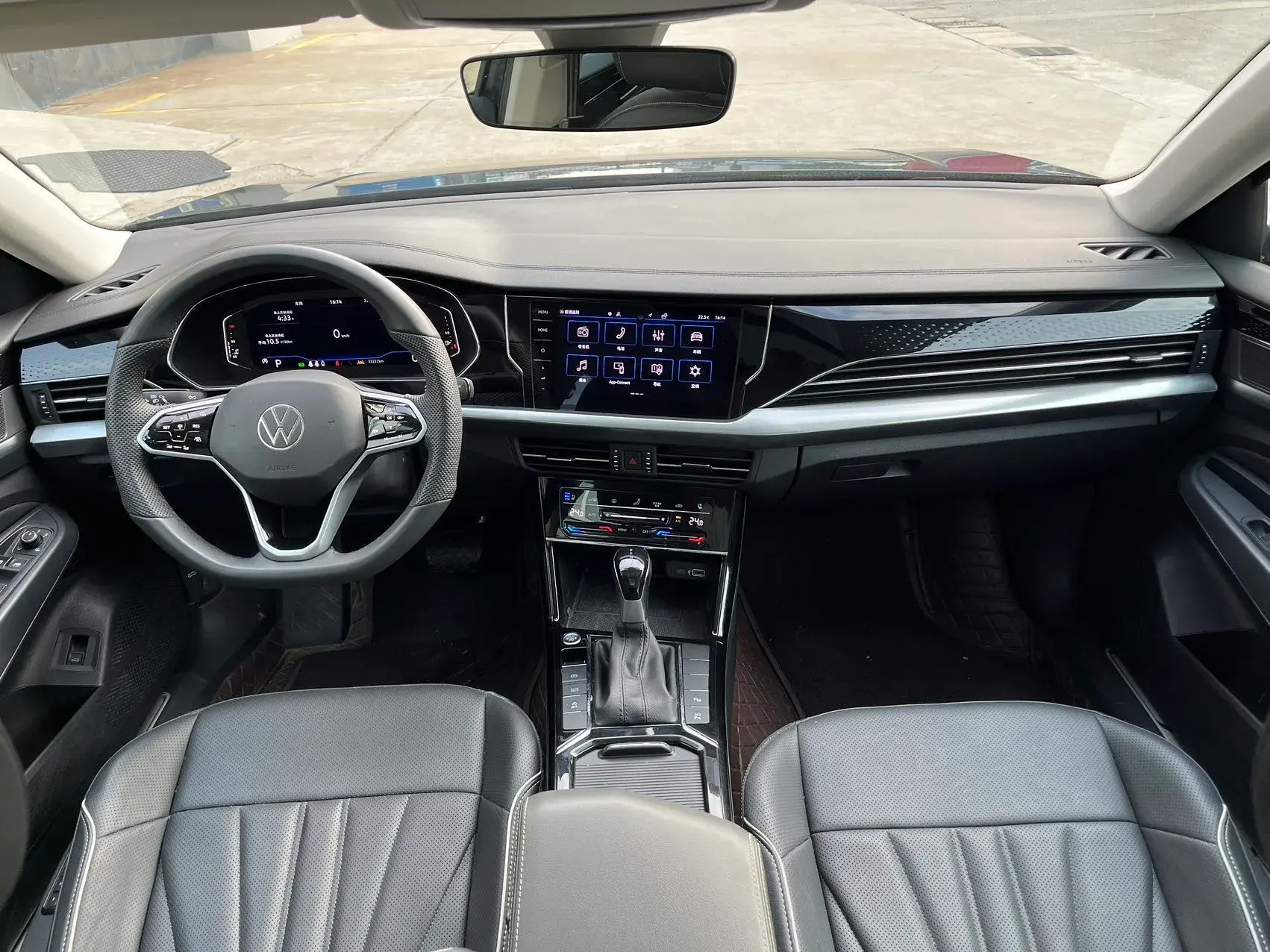 2024 VOLKSWAGEN PASSAT thumbnail 4