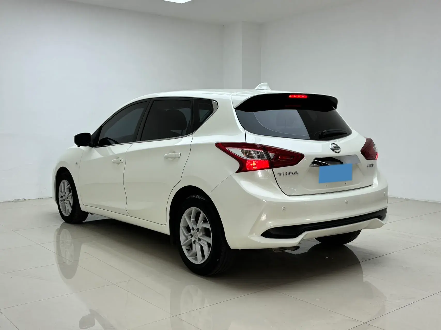 2021 NISSAN TIIDA thumbnail 4