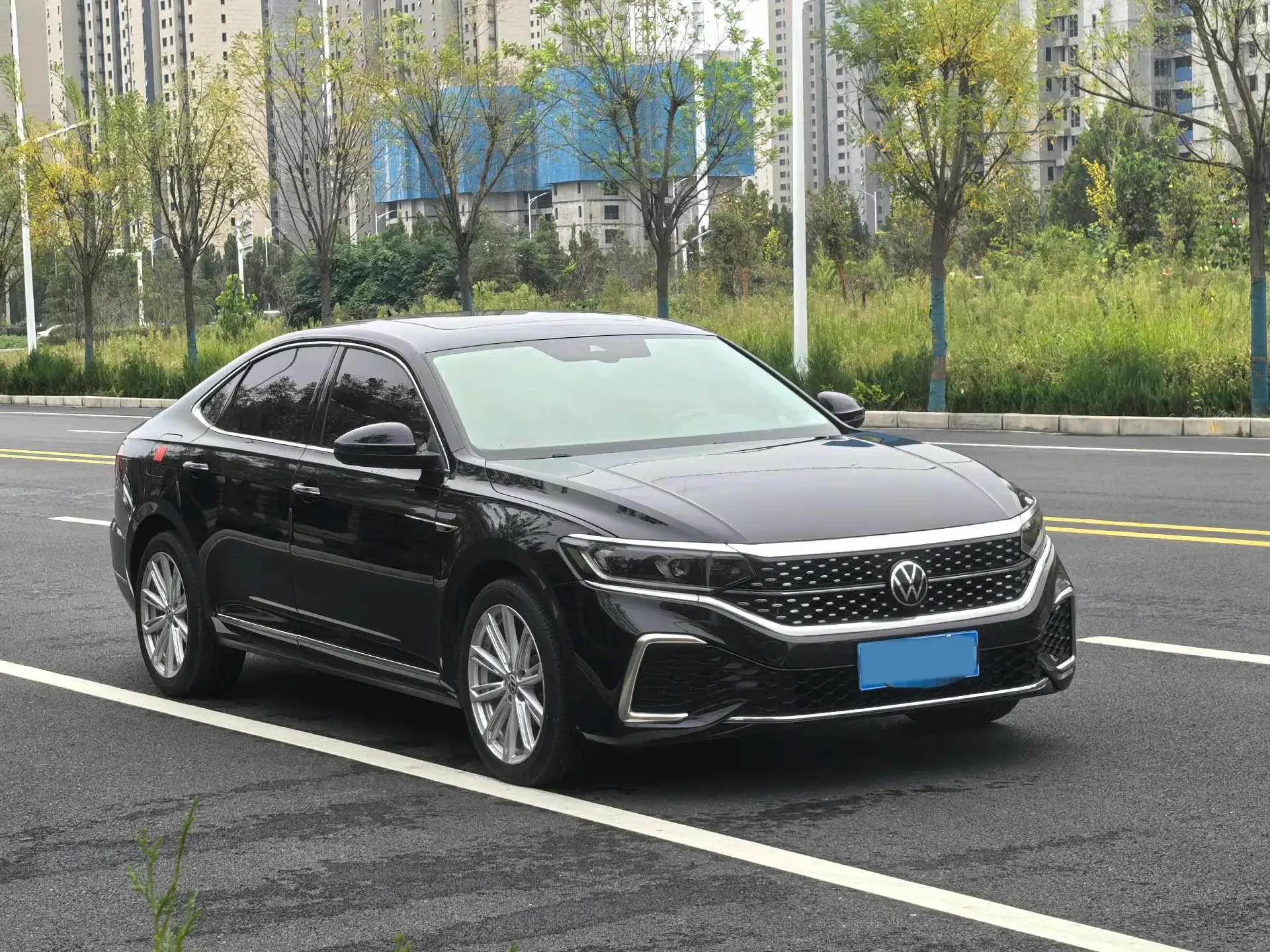 2022 VOLKSWAGEN PASSAT thumbnail 2