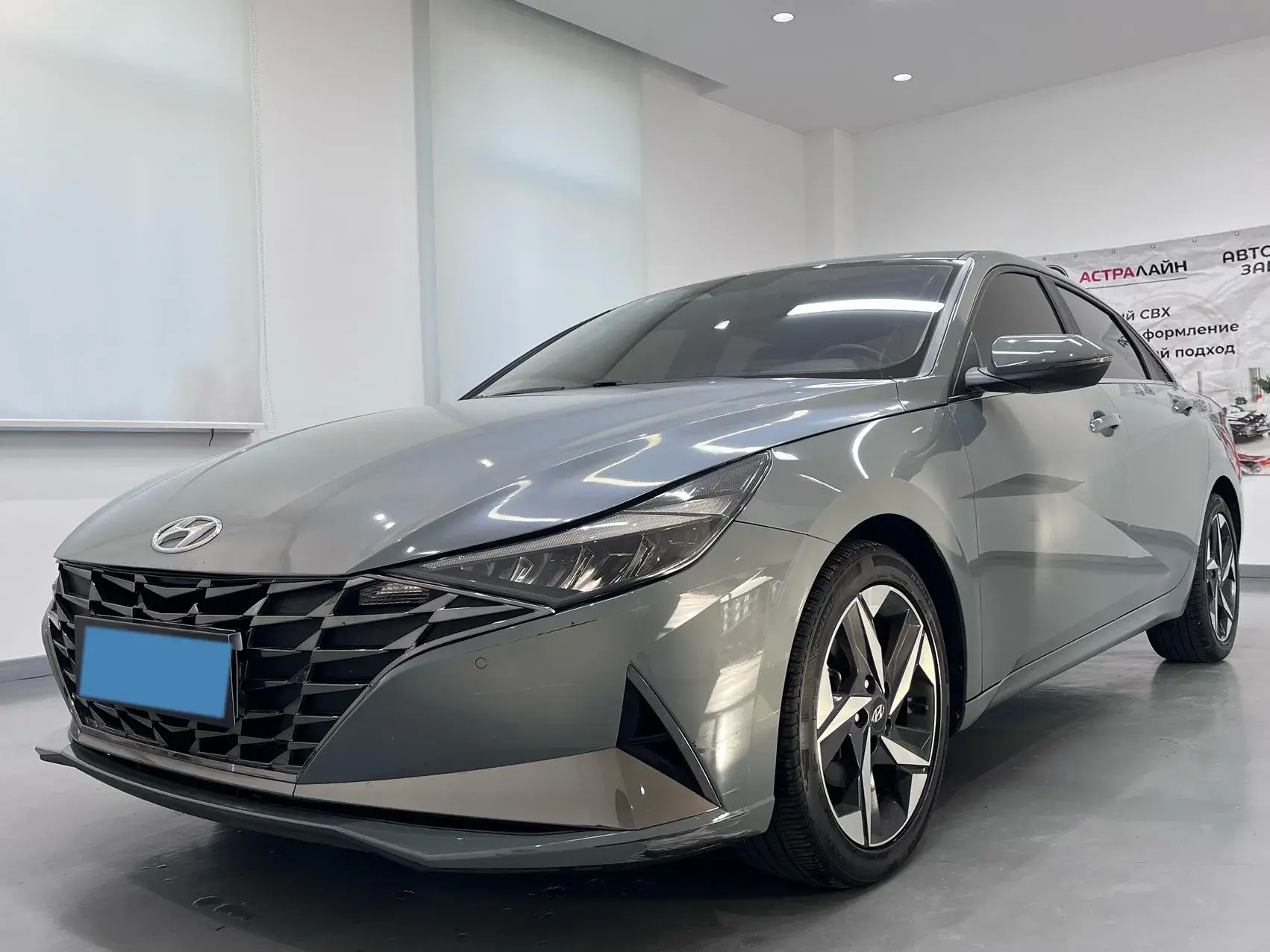 2022 HYUNDAI ELANTRA view 1