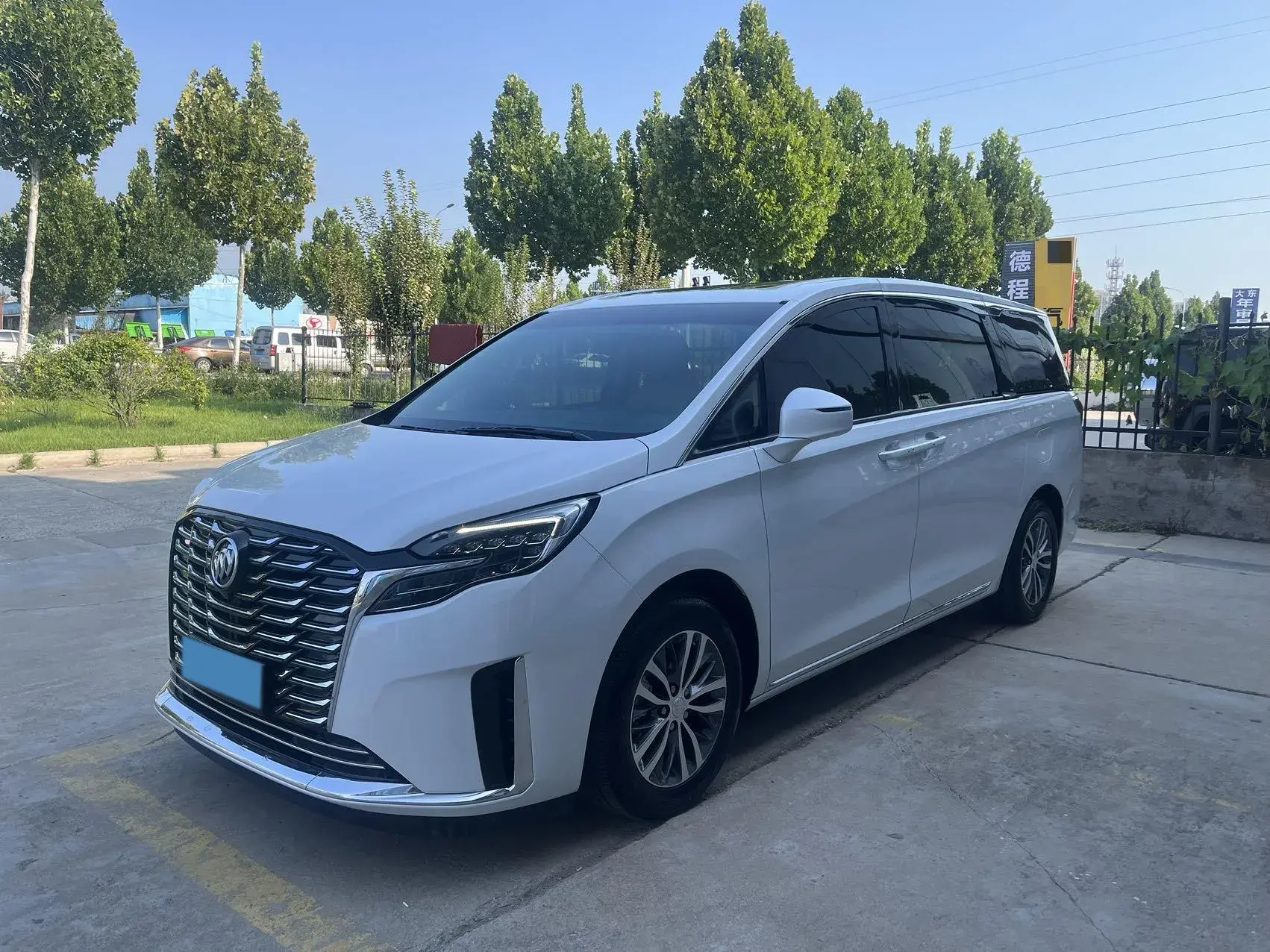 2023 BUICK GL8 view 1