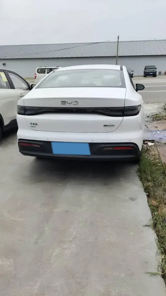 2025 BYD SEAL05 thumbnail 3