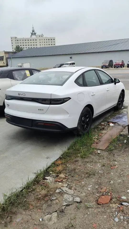 2025 BYD SEAL05 thumbnail 4