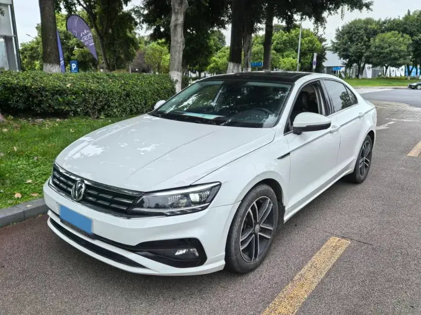 2021 VOLKSWAGEN LAMANDO view 1