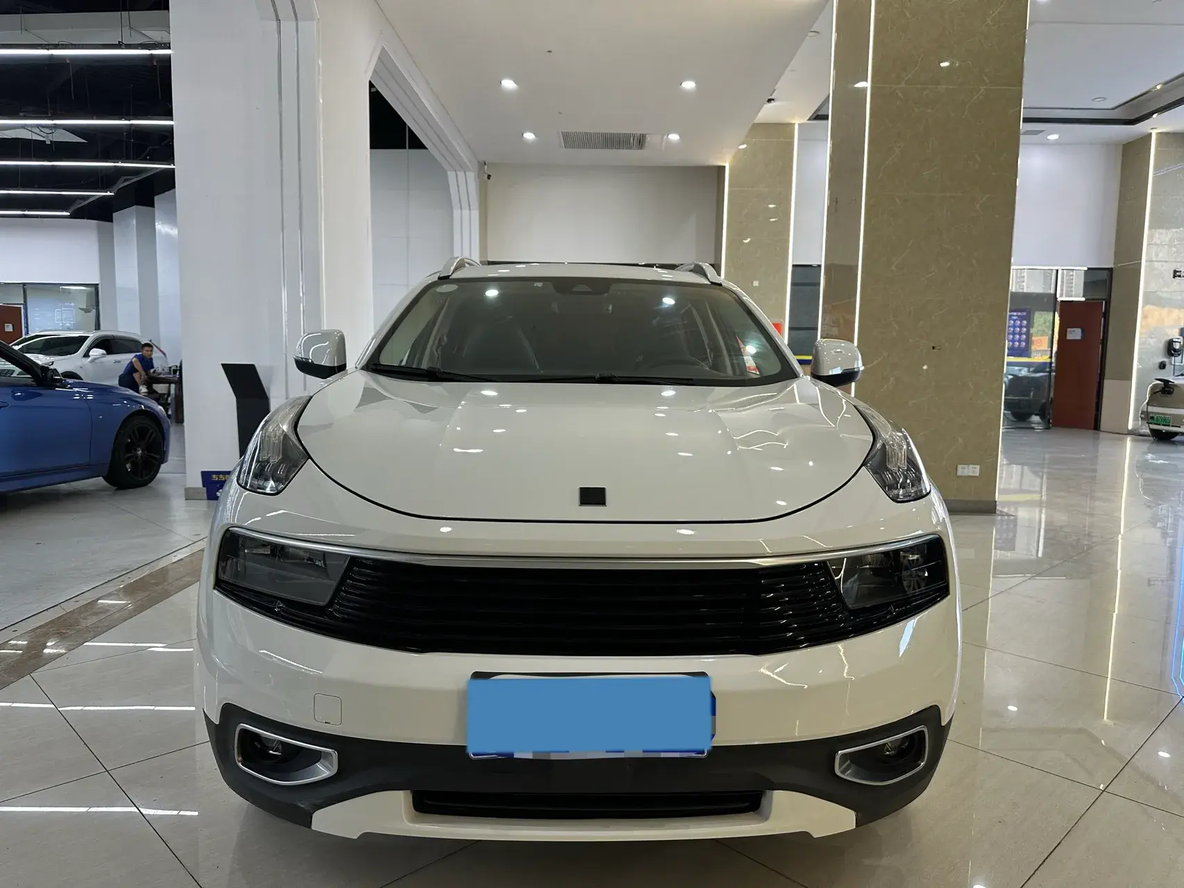 2017 LYNK&CO 01 thumbnail 2