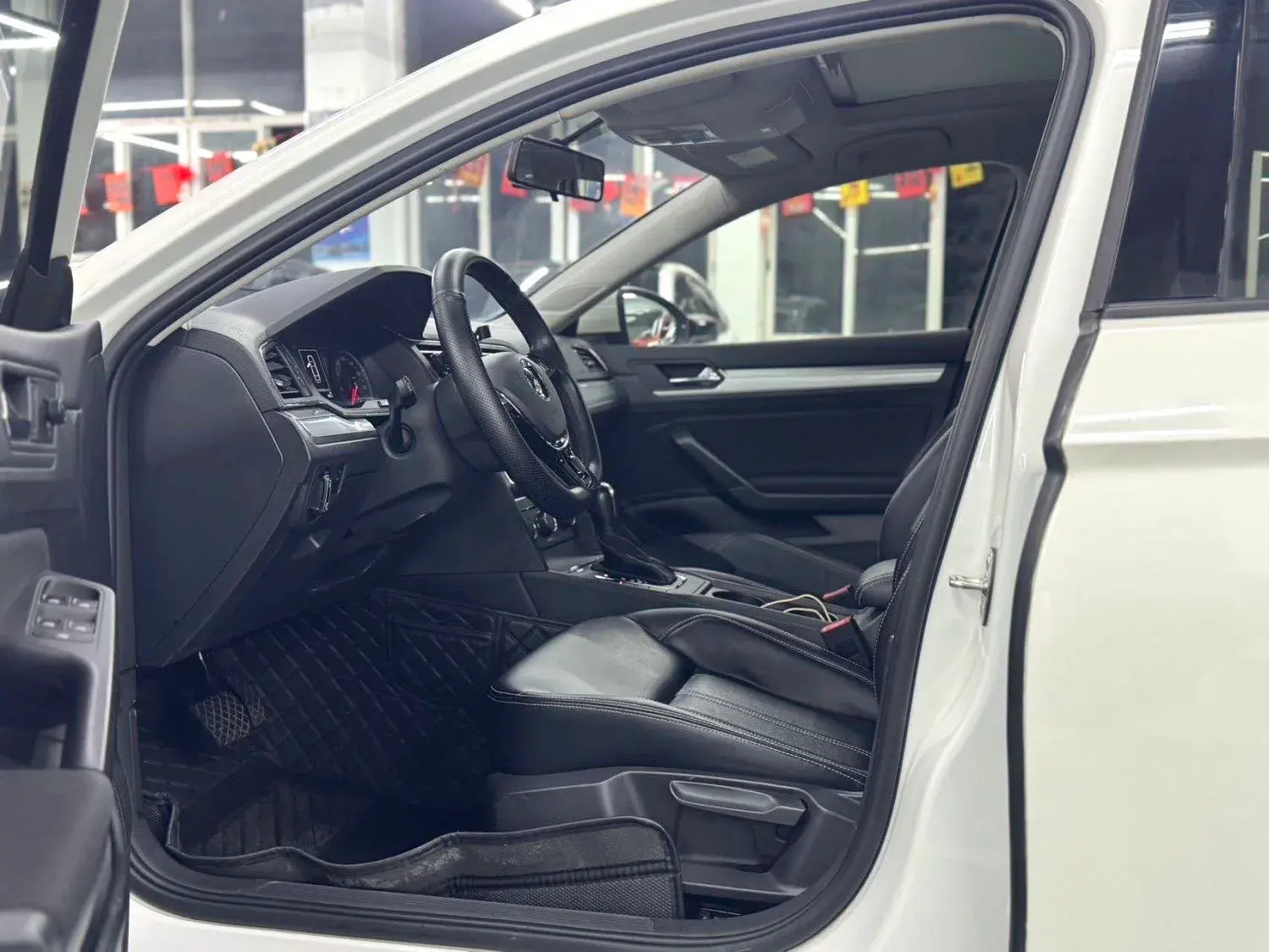 2021 VOLKSWAGEN LAMANDO thumbnail 4