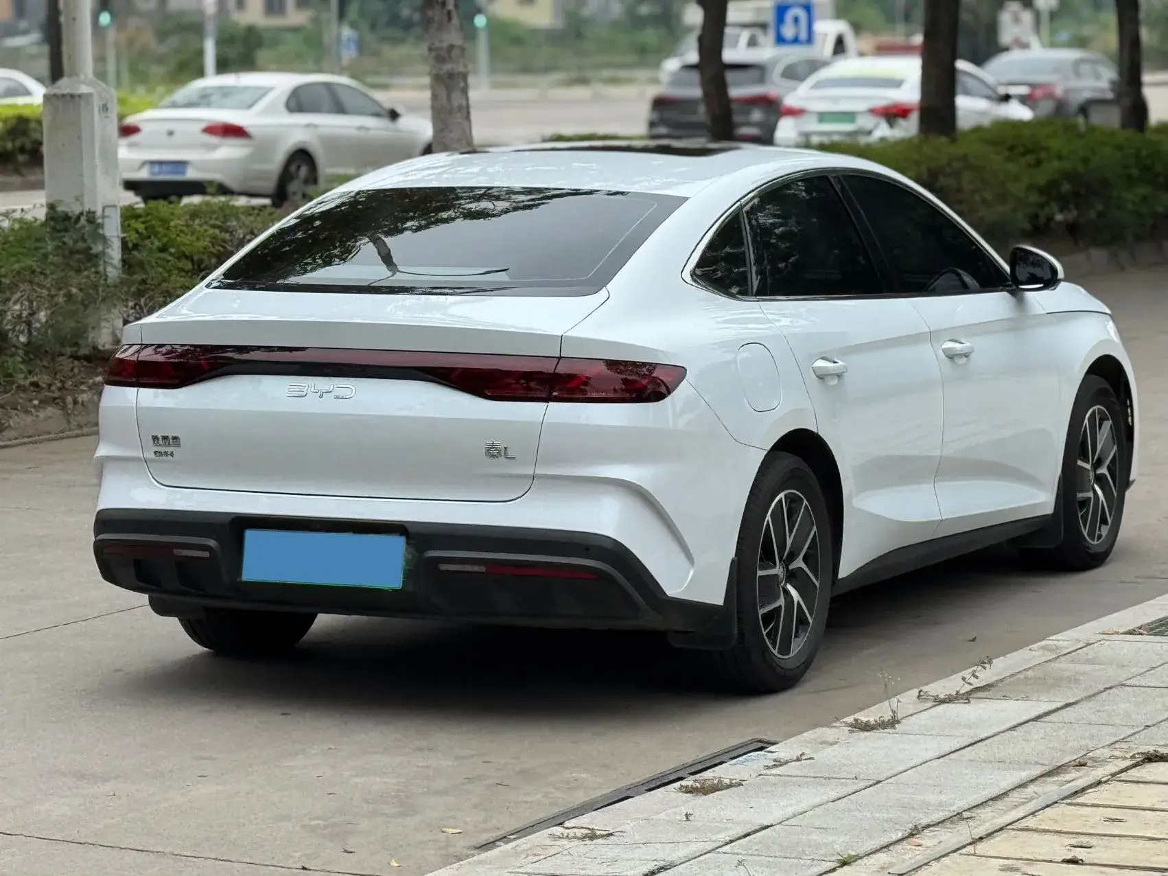 2024 BYD QINL thumbnail 4