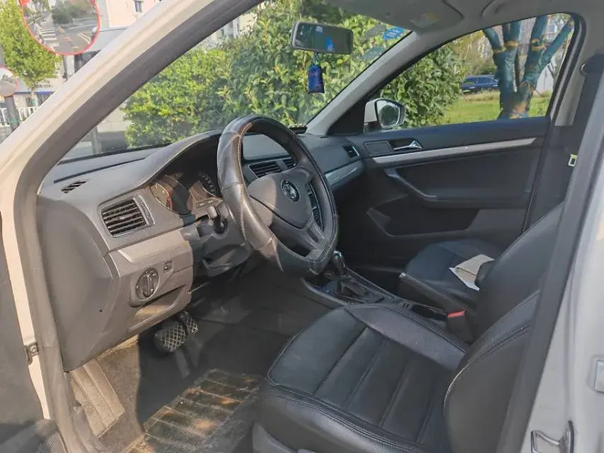 2017 VOLKSWAGEN LAVIDA thumbnail 4