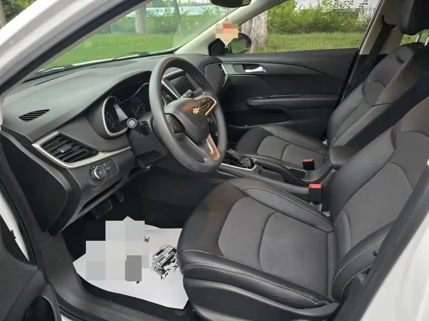 2016 CHEVROLET CAVALIER thumbnail 4