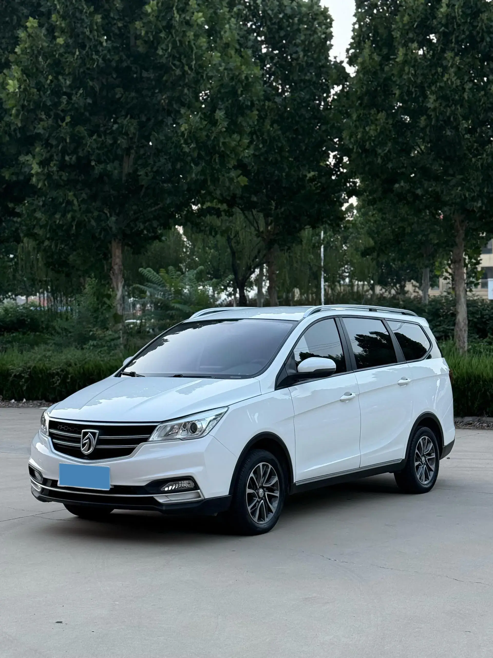 2019 BAOJUN 730 view 1