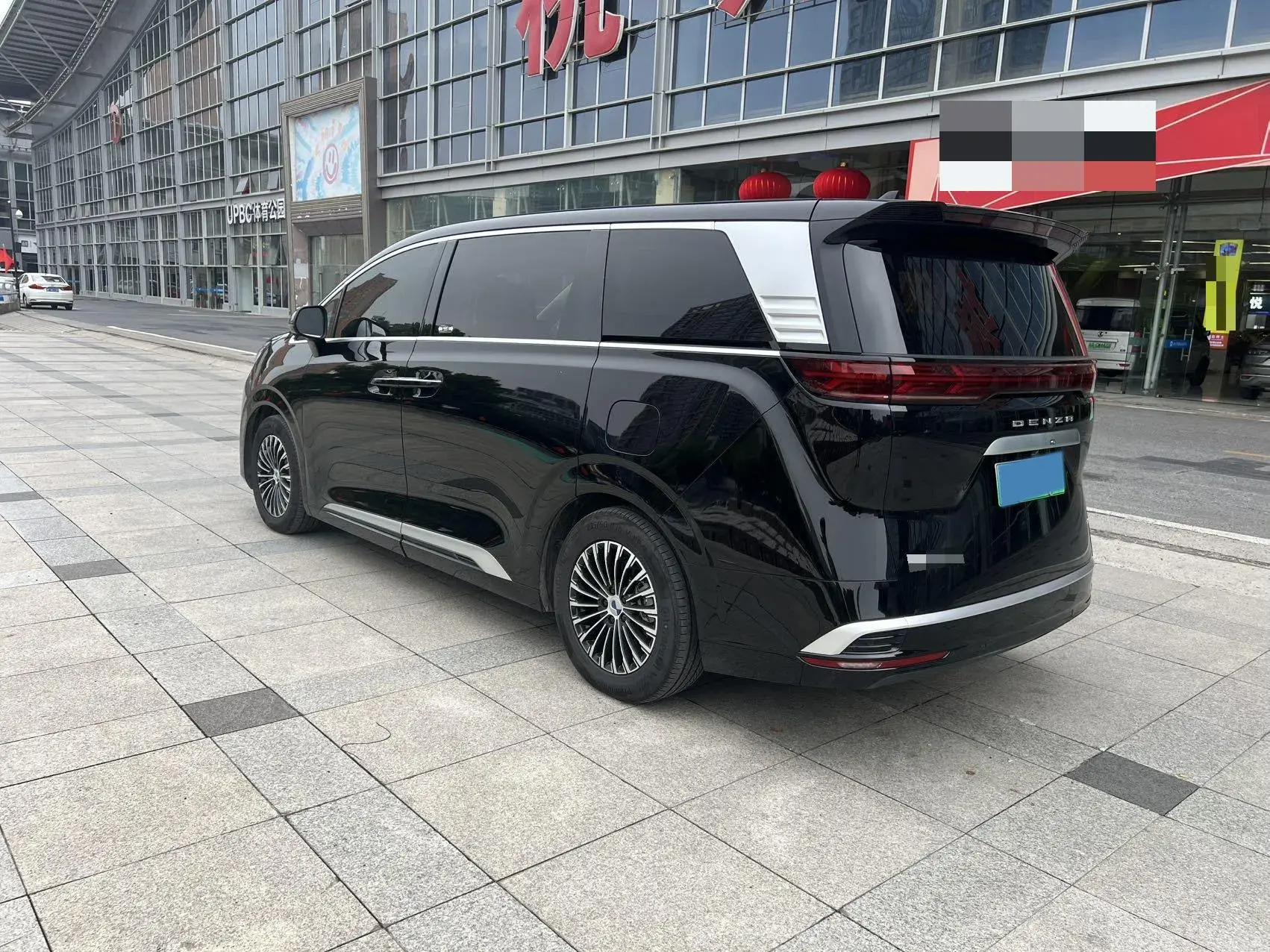 2025 DENZA D9 thumbnail 4