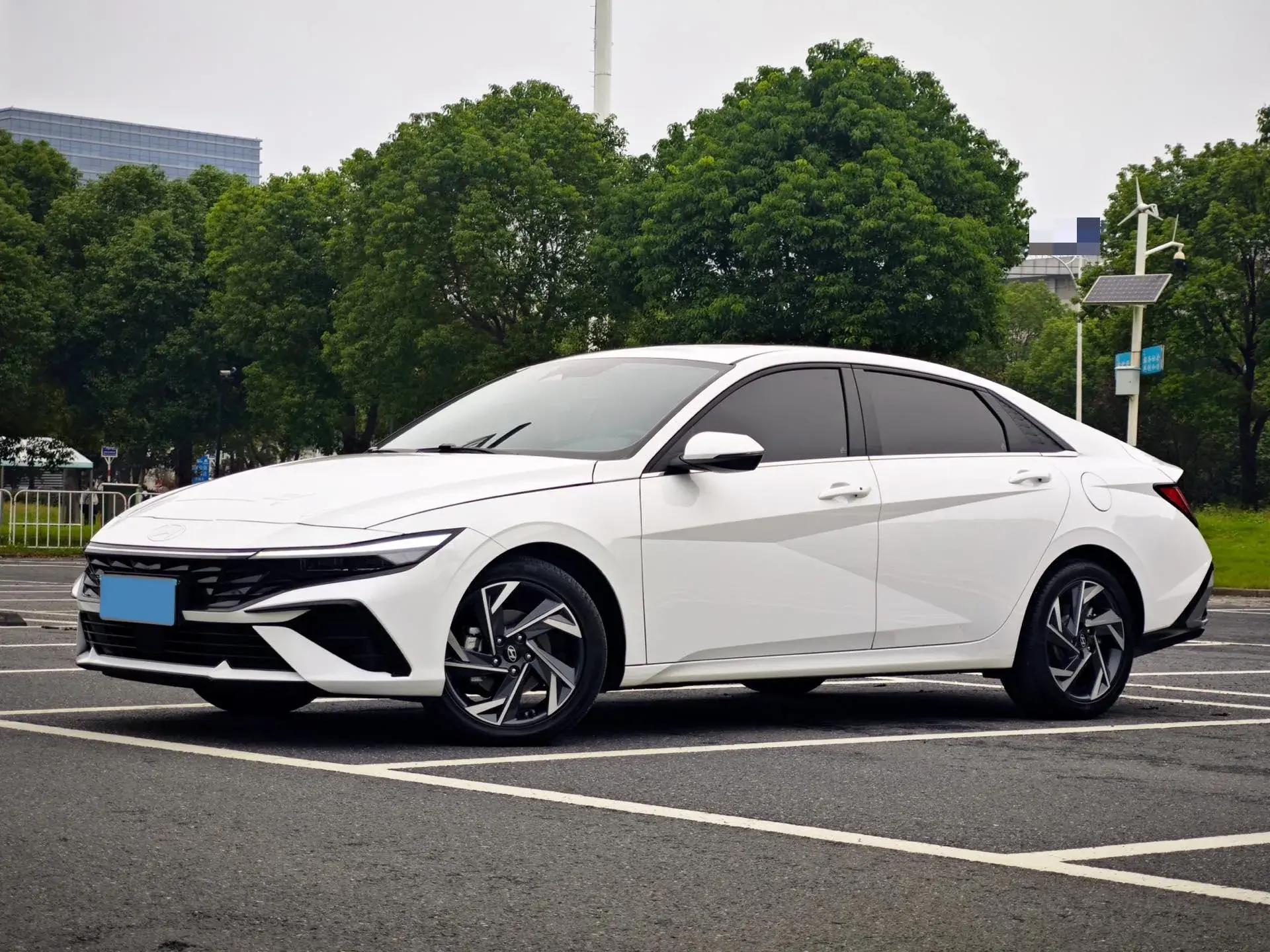 2023 HYUNDAI ELANTRA view 1