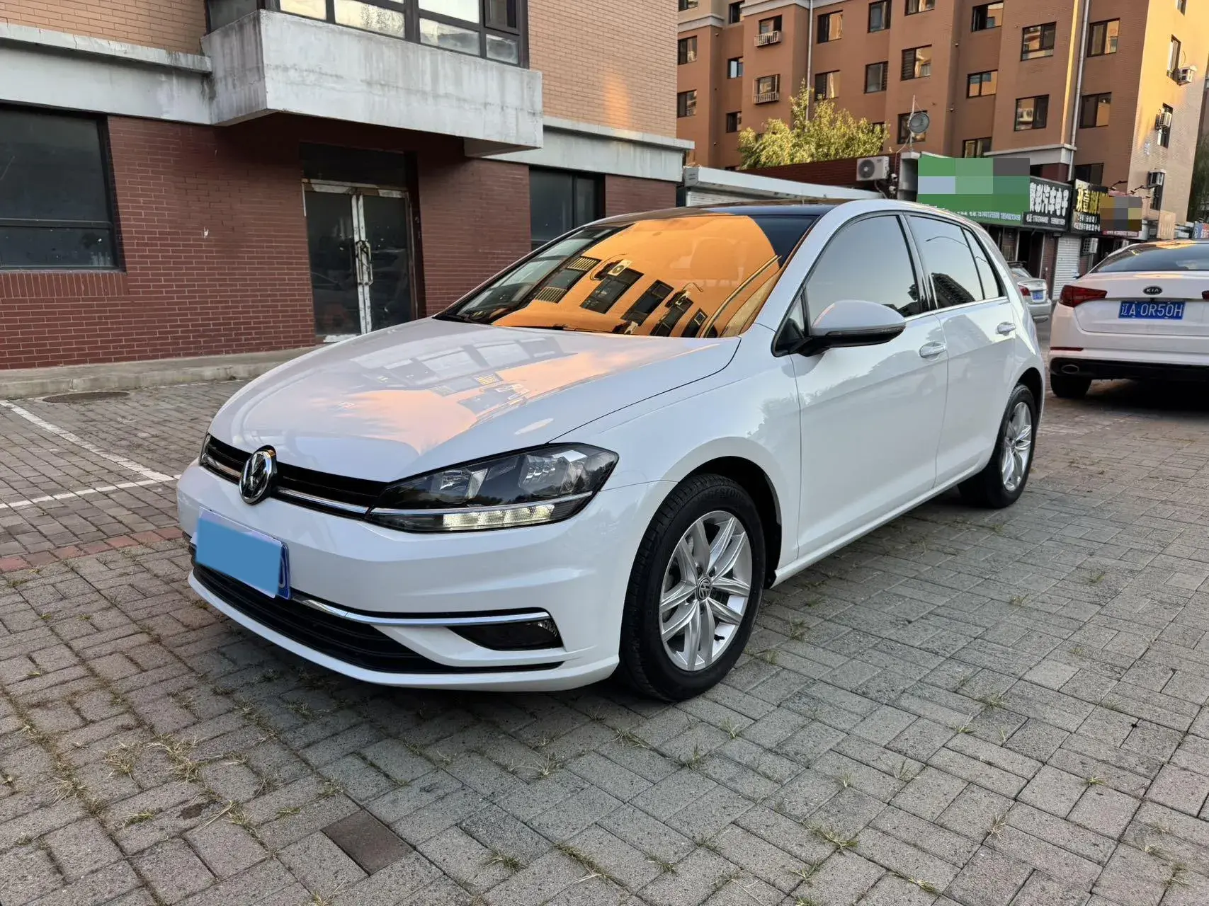 2018 VOLKSWAGEN GOLF view 1
