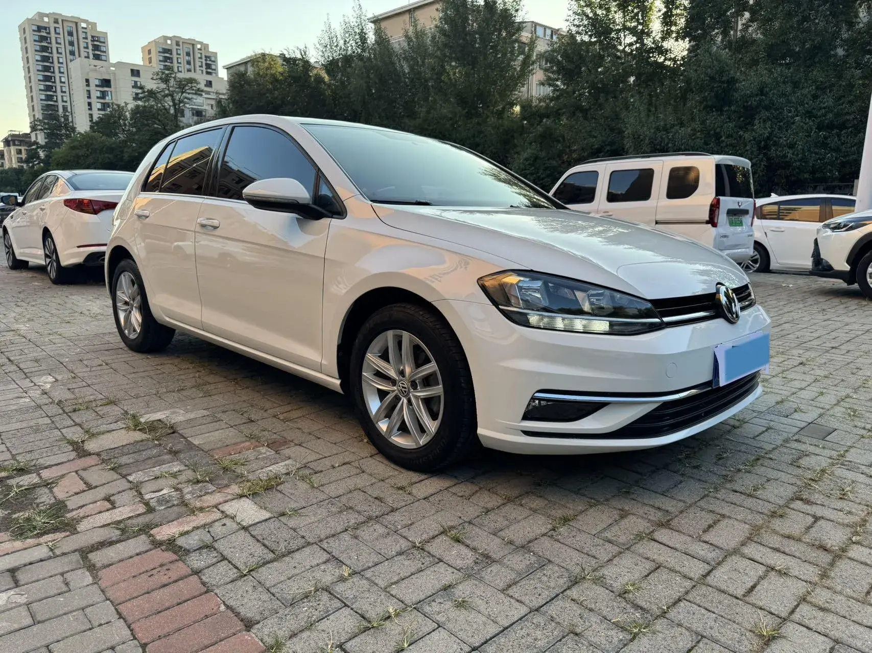 2018 VOLKSWAGEN GOLF thumbnail 3