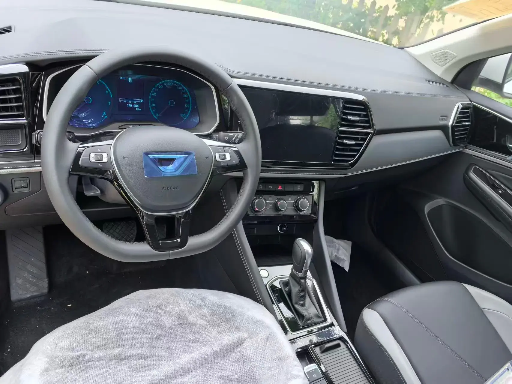 2024 JETTA VS5 thumbnail 3