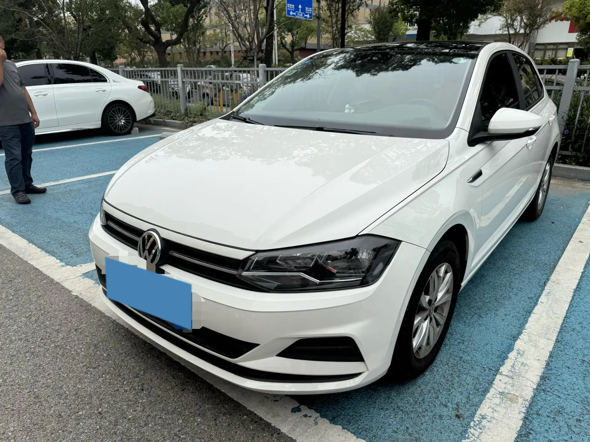 2019 VOLKSWAGEN POLO view 1