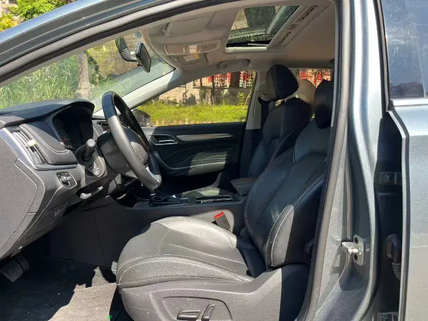 2017 ROEWE I6 thumbnail 4