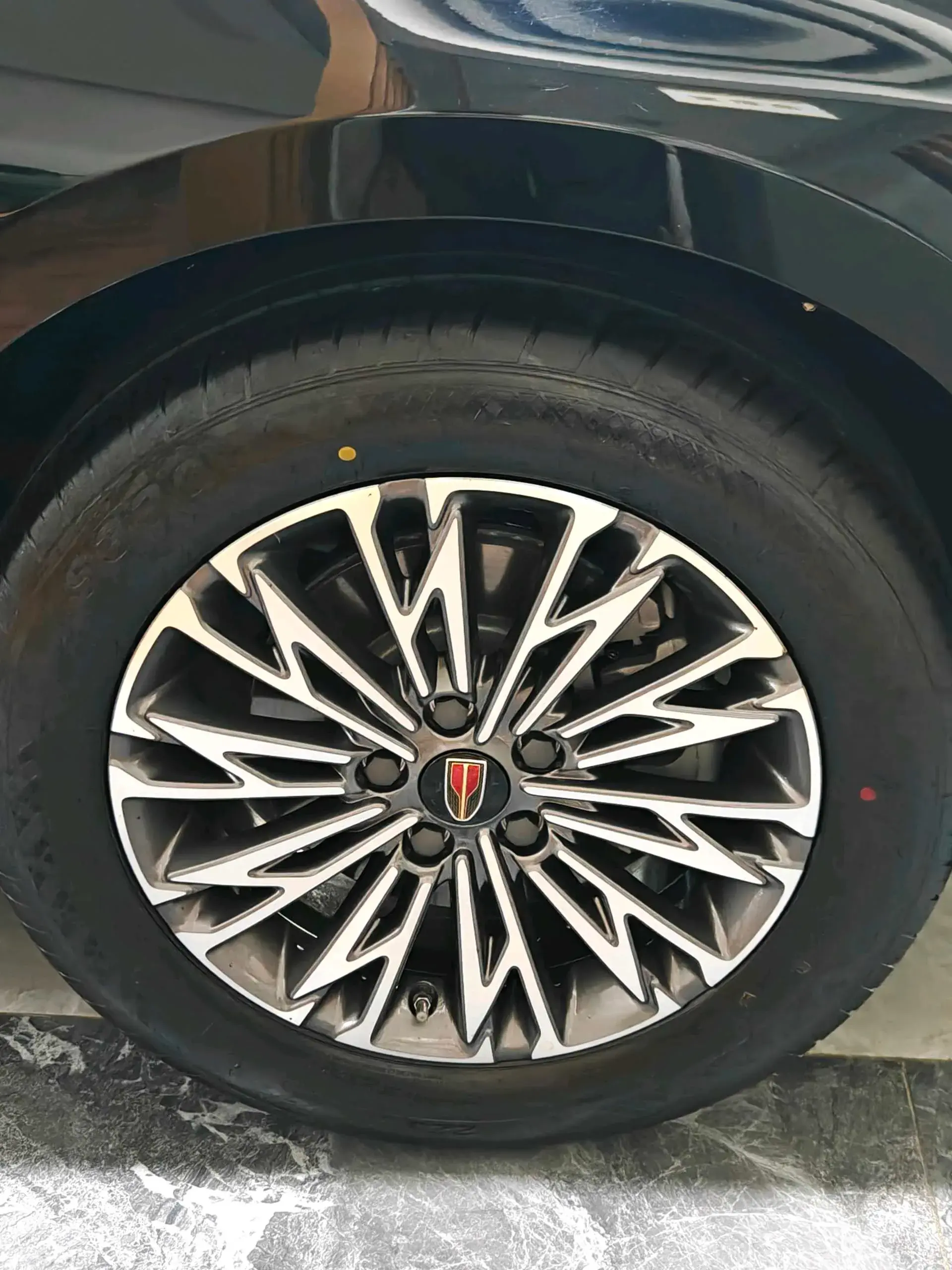 2024 HONGQI H5 thumbnail 3