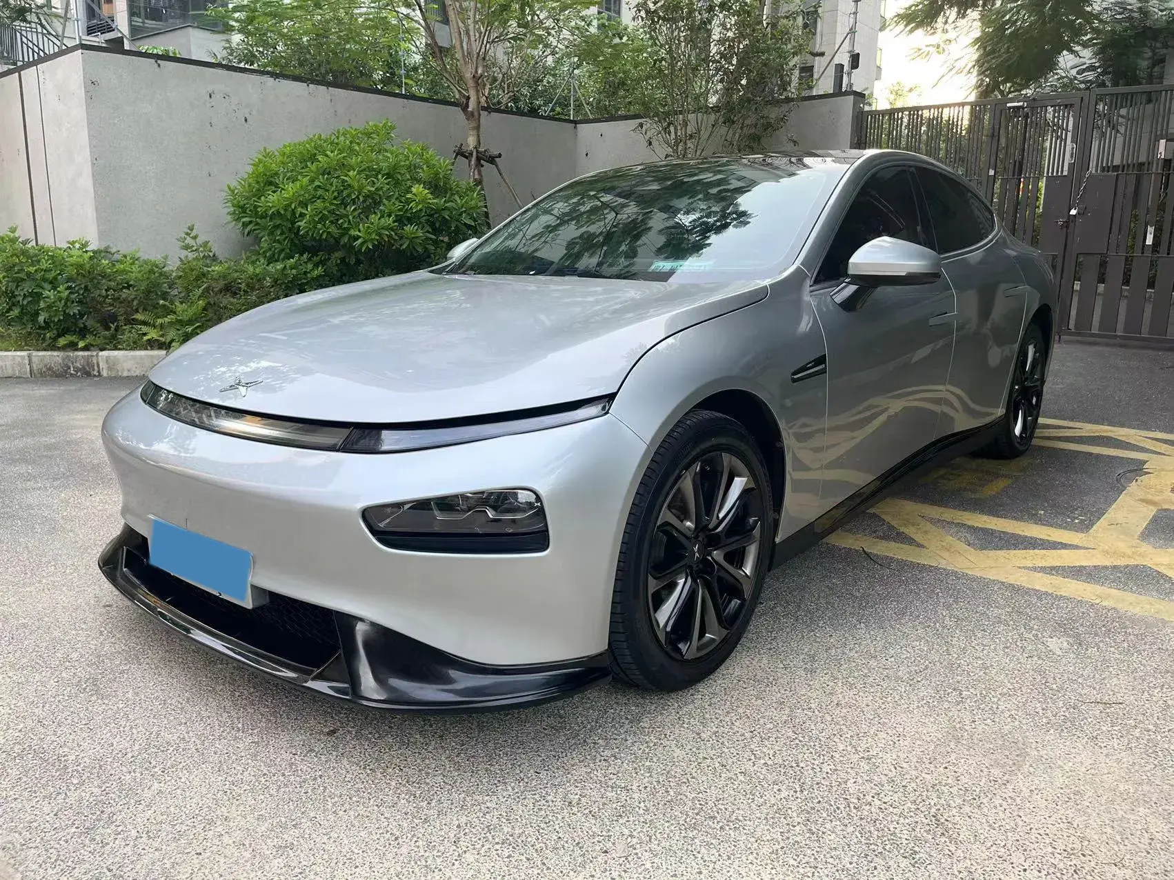 2021 XPENG P7 view 1