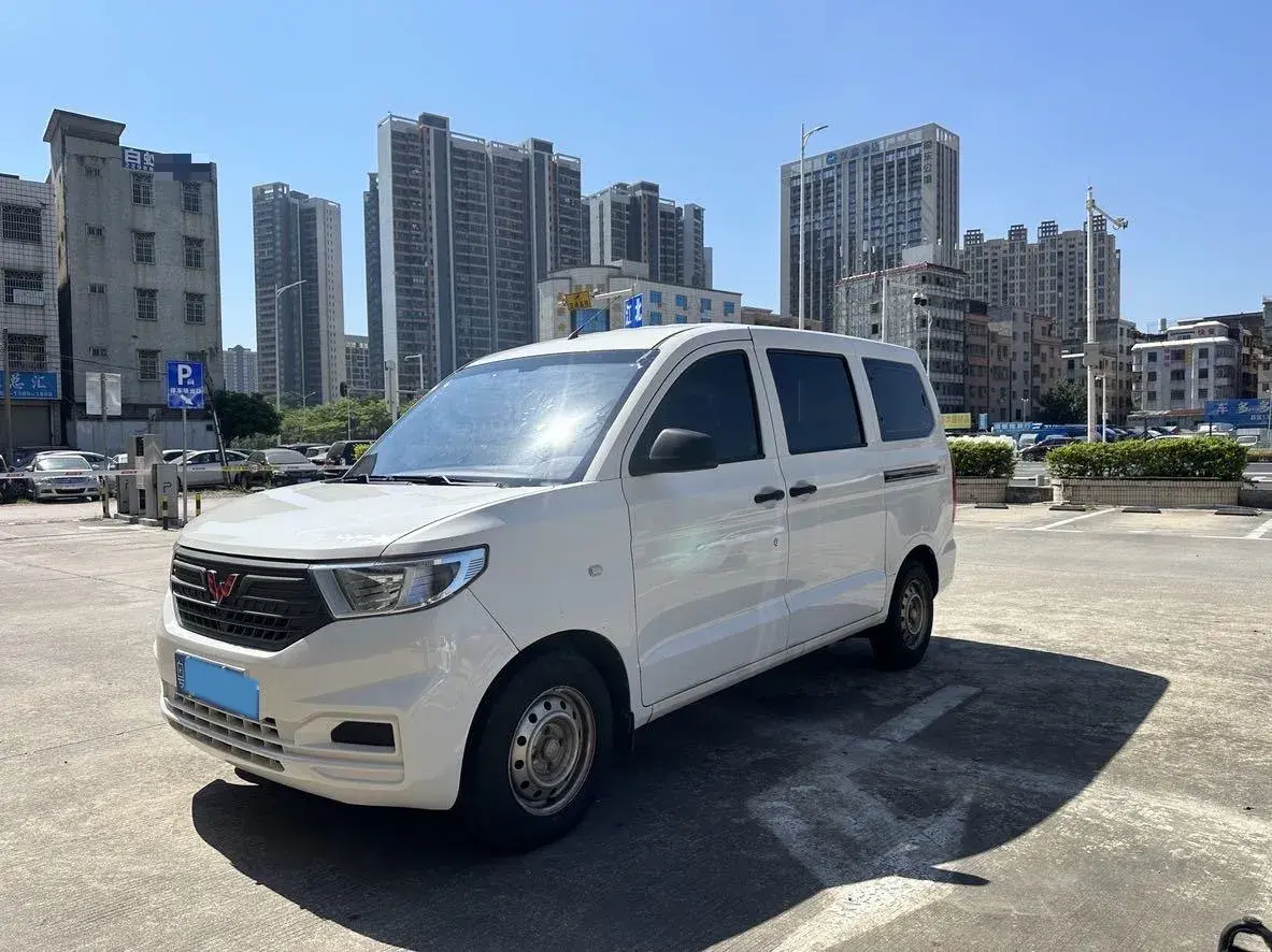 2021 WULING HONGGUANG view 1