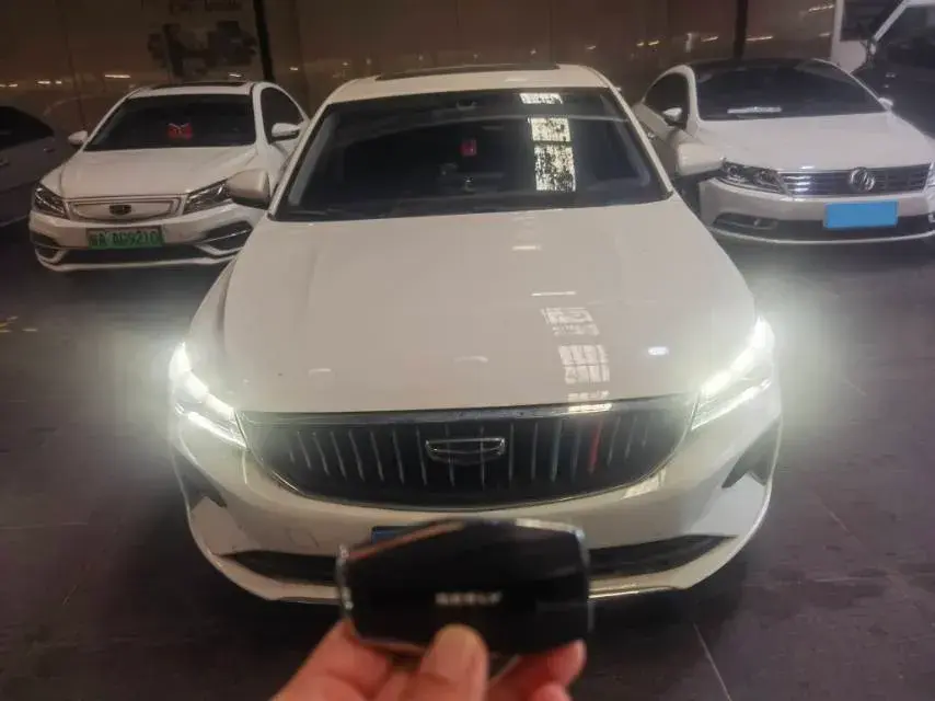 2022 GEELY EMGRAND thumbnail 2