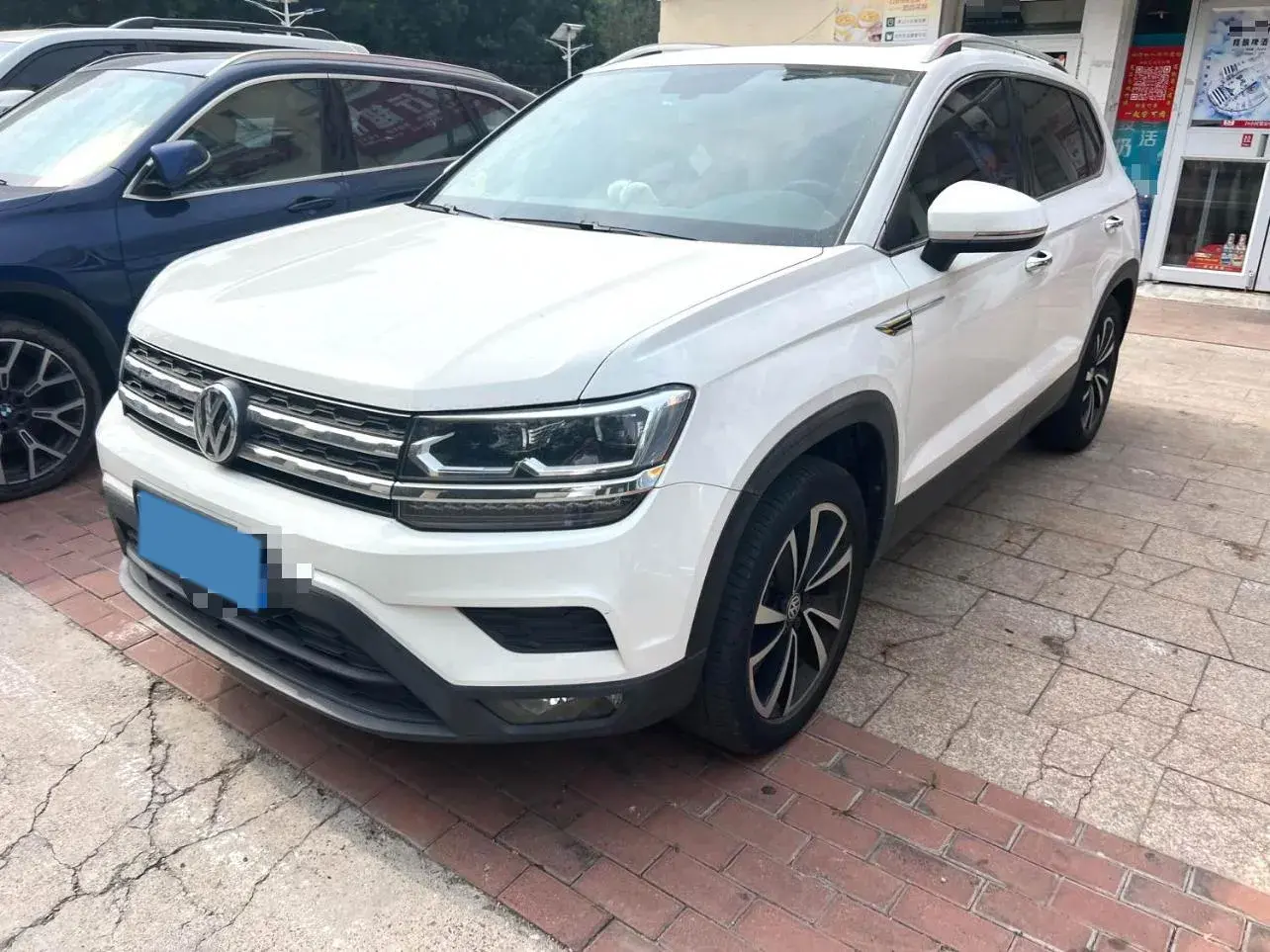 2019 VOLKSWAGEN THARU view 1
