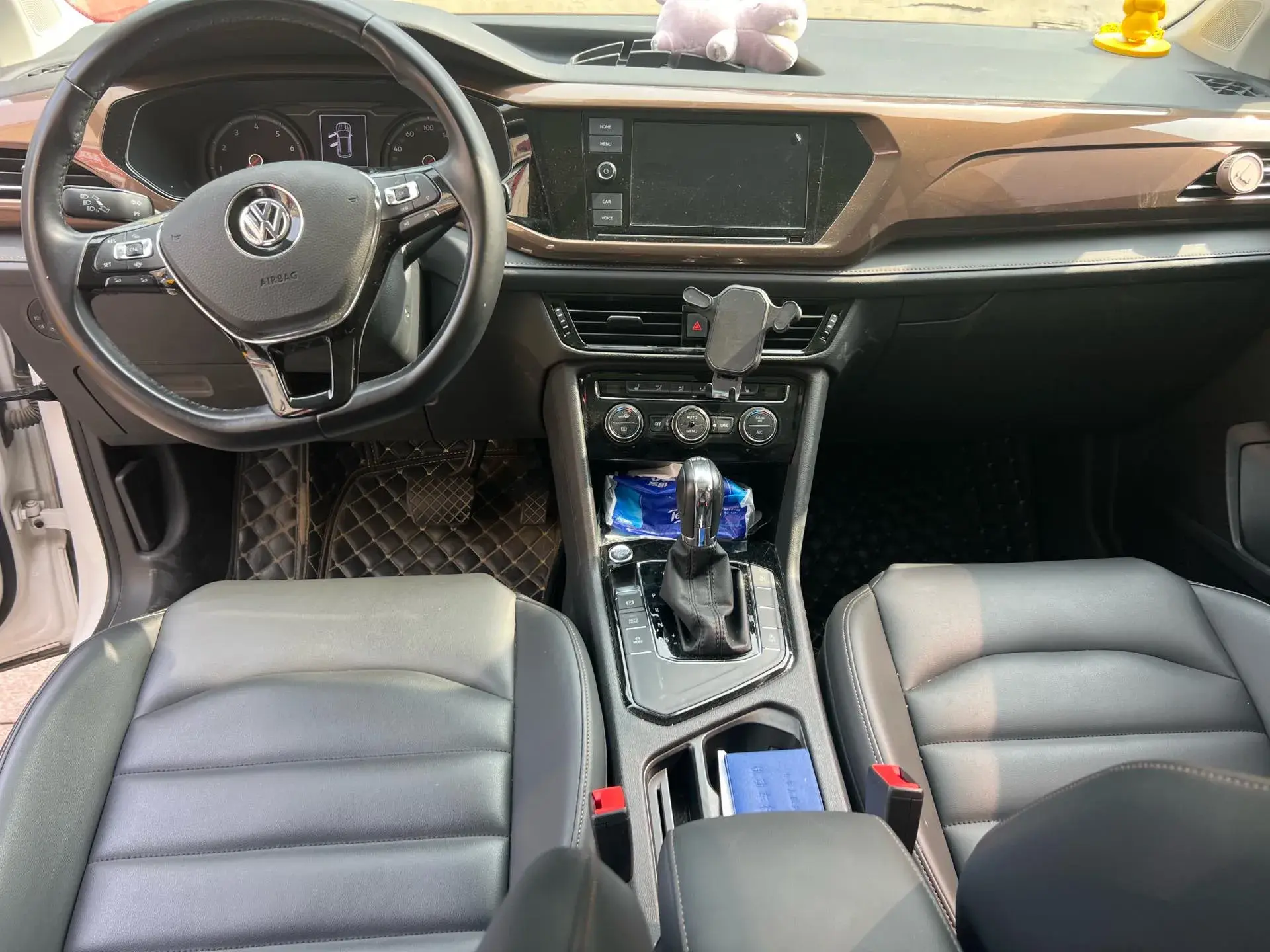 2019 VOLKSWAGEN THARU thumbnail 3