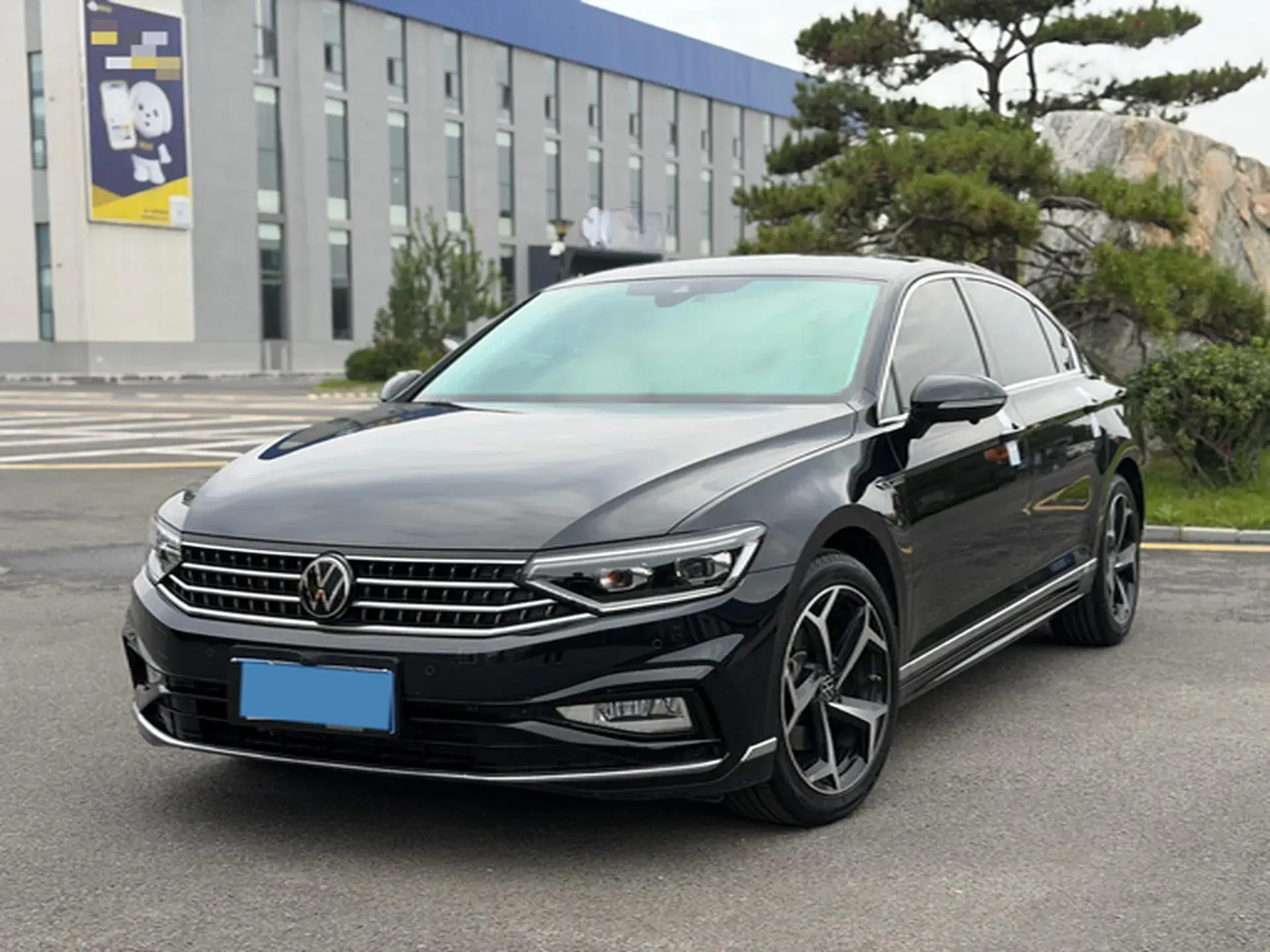 2023 VOLKSWAGEN MAGOTAN view 1