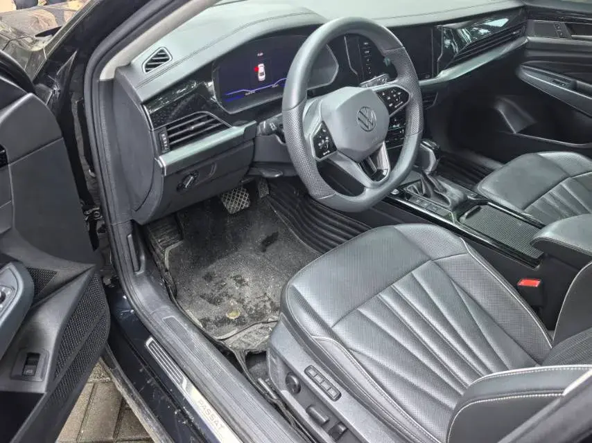 2024 VOLKSWAGEN PASSAT thumbnail 4