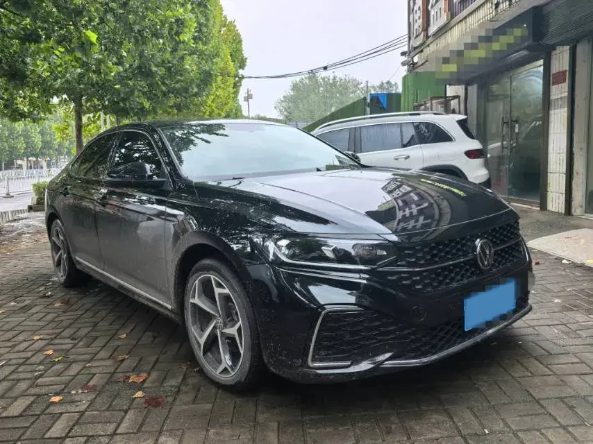 2024 VOLKSWAGEN PASSAT thumbnail 3