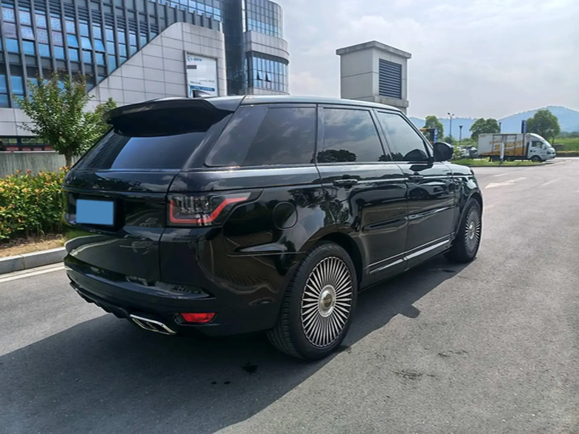 2017 LAND ROVER thumbnail 3