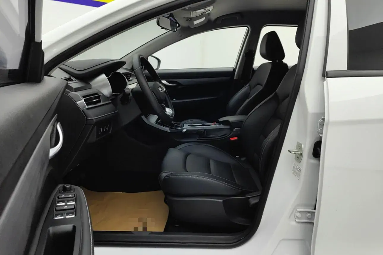 2021 GEELY EMGRAND thumbnail 4