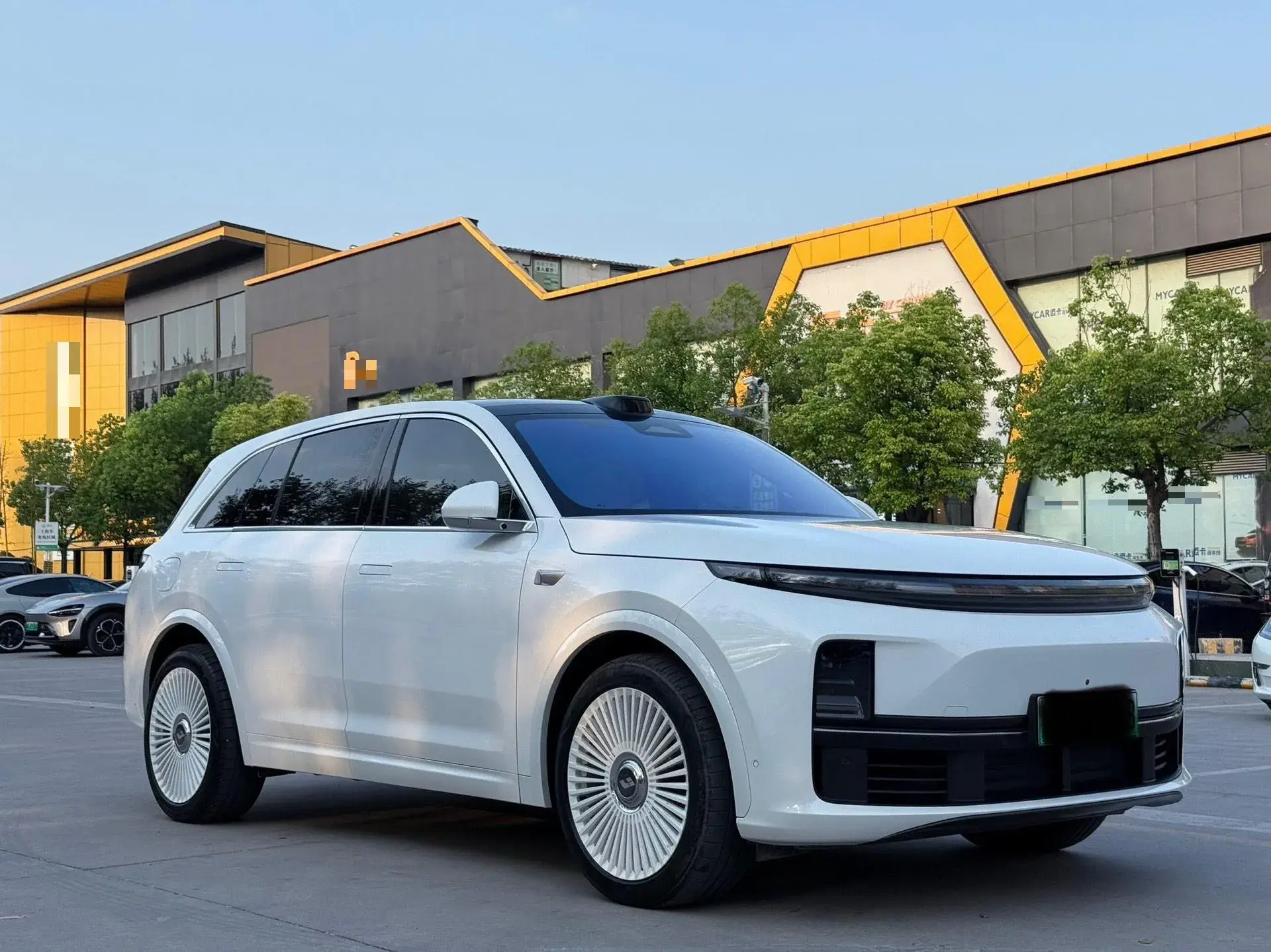 2023 LI L7 thumbnail 3