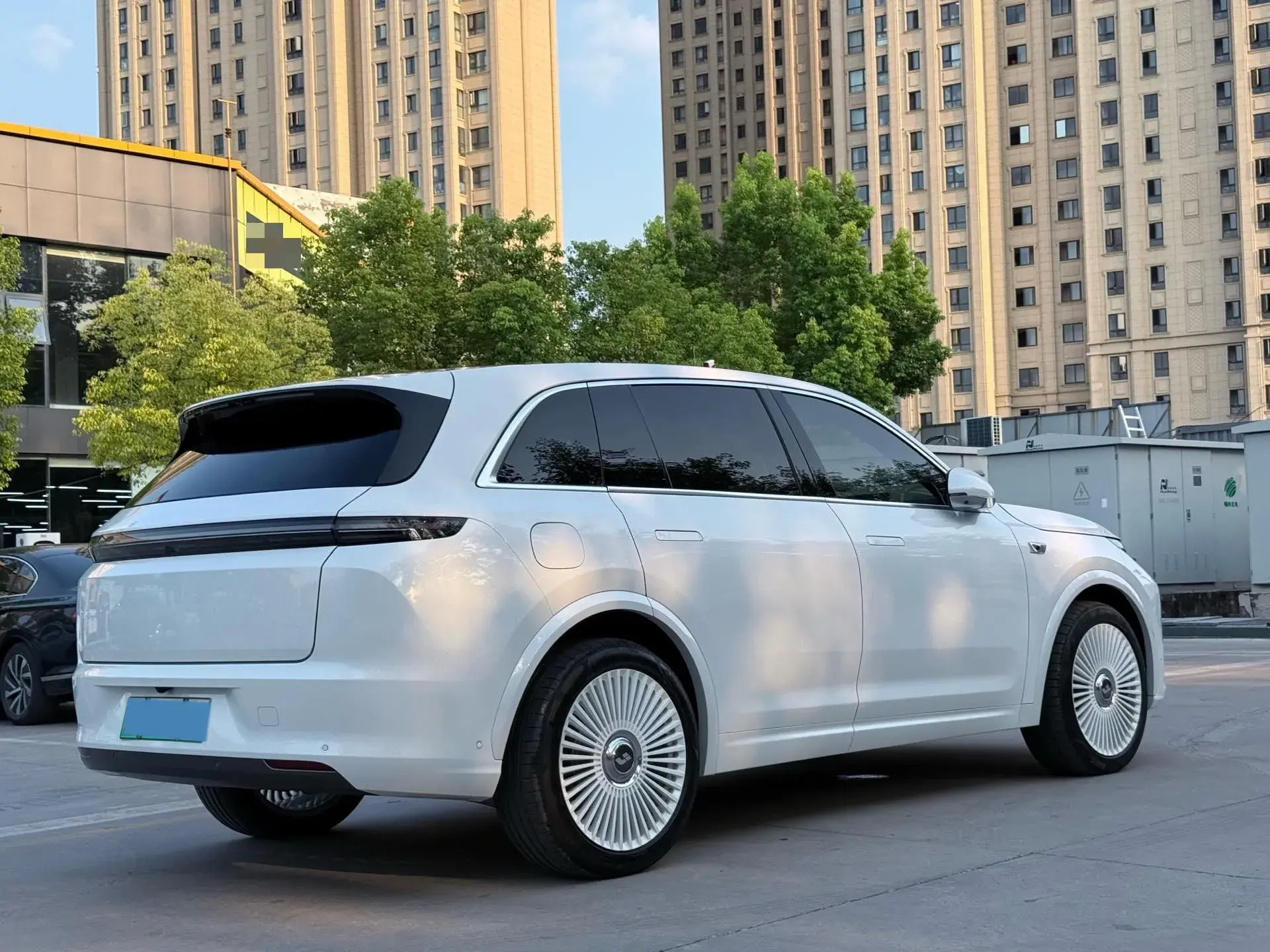 2023 LI L7 thumbnail 4