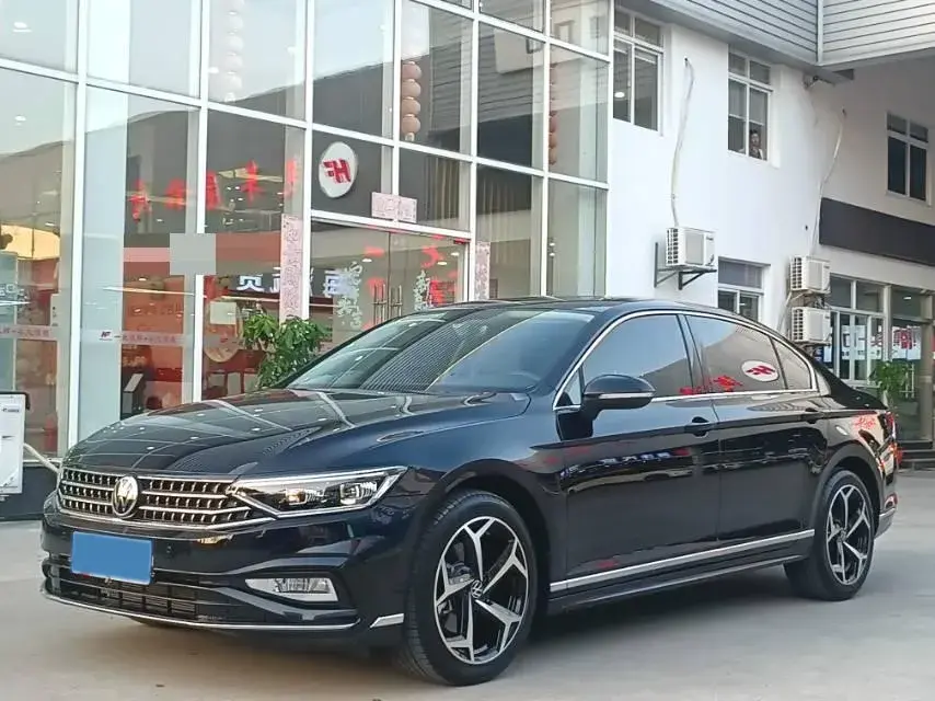 2023 VOLKSWAGEN MAGOTAN view 1