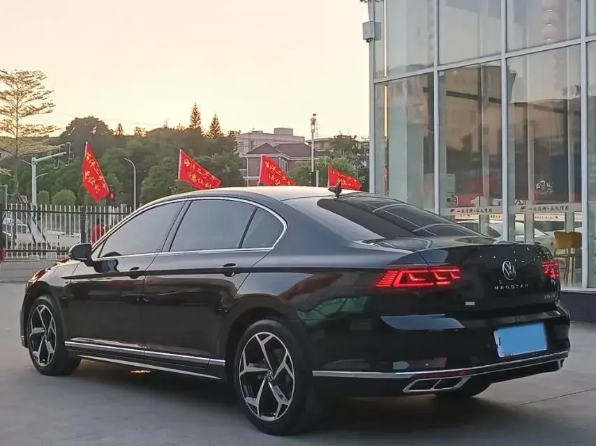 2023 VOLKSWAGEN MAGOTAN thumbnail 4