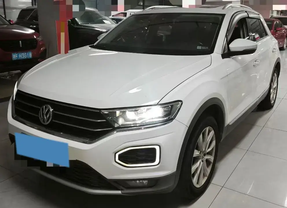 2018 VOLKSWAGEN T-ROC view 1