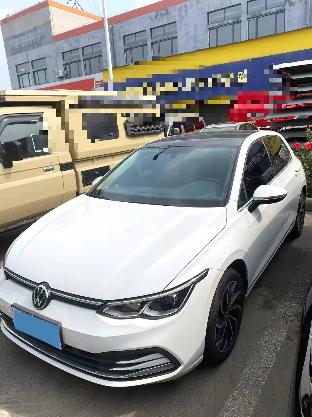 2023 VOLKSWAGEN GOLF view 1