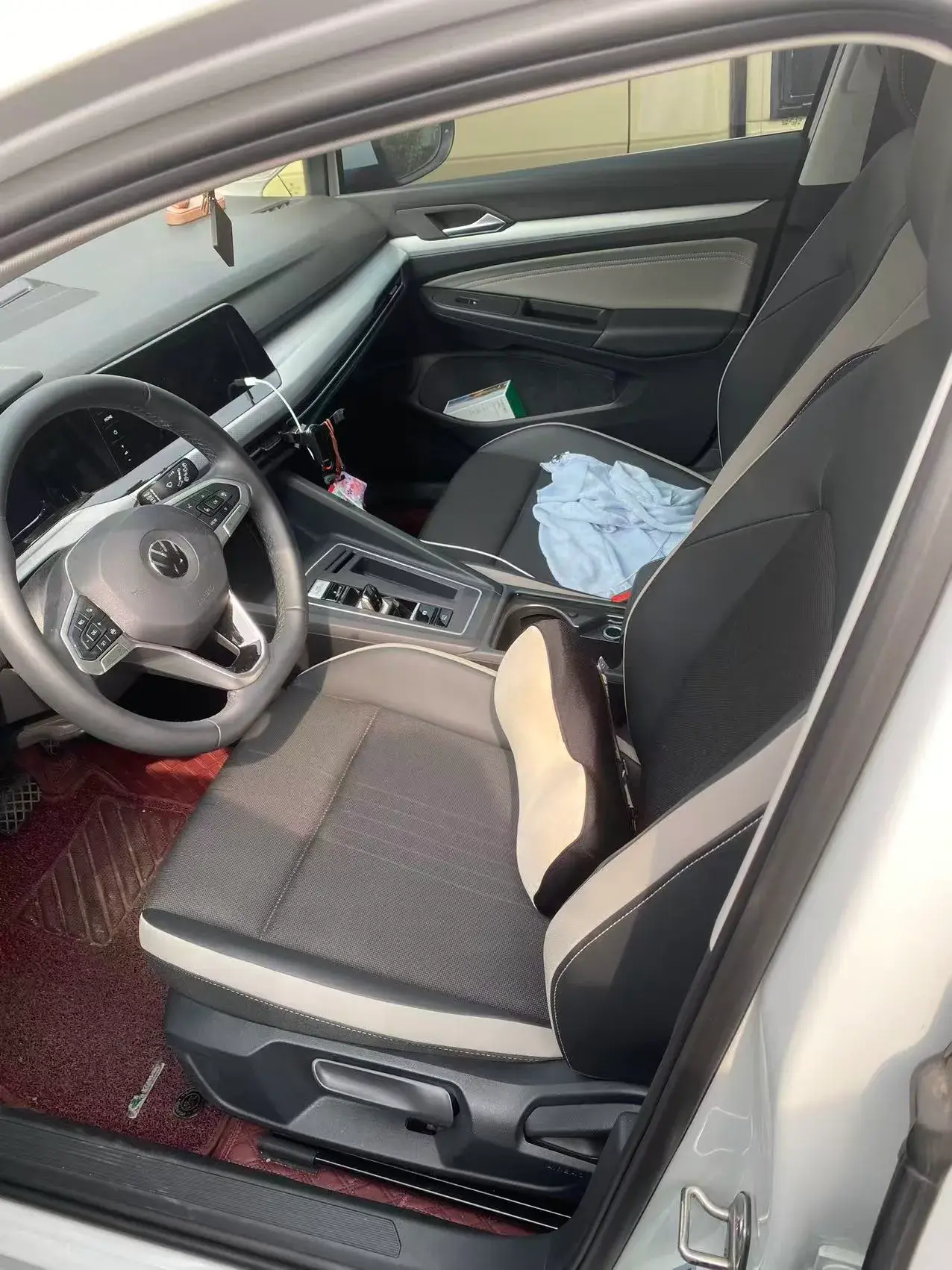 2023 VOLKSWAGEN GOLF thumbnail 3