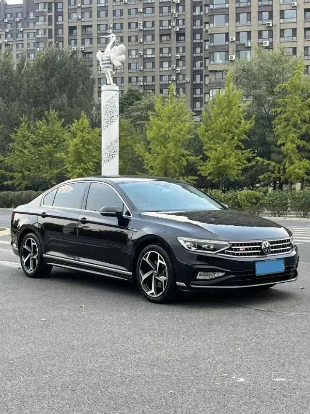 2023 VOLKSWAGEN MAGOTAN thumbnail 3