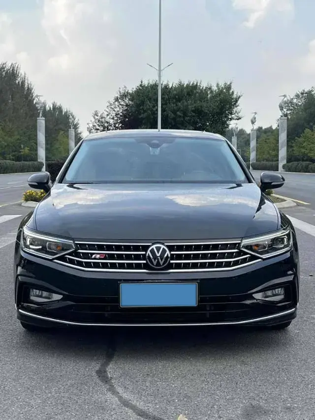 2023 VOLKSWAGEN MAGOTAN thumbnail 2