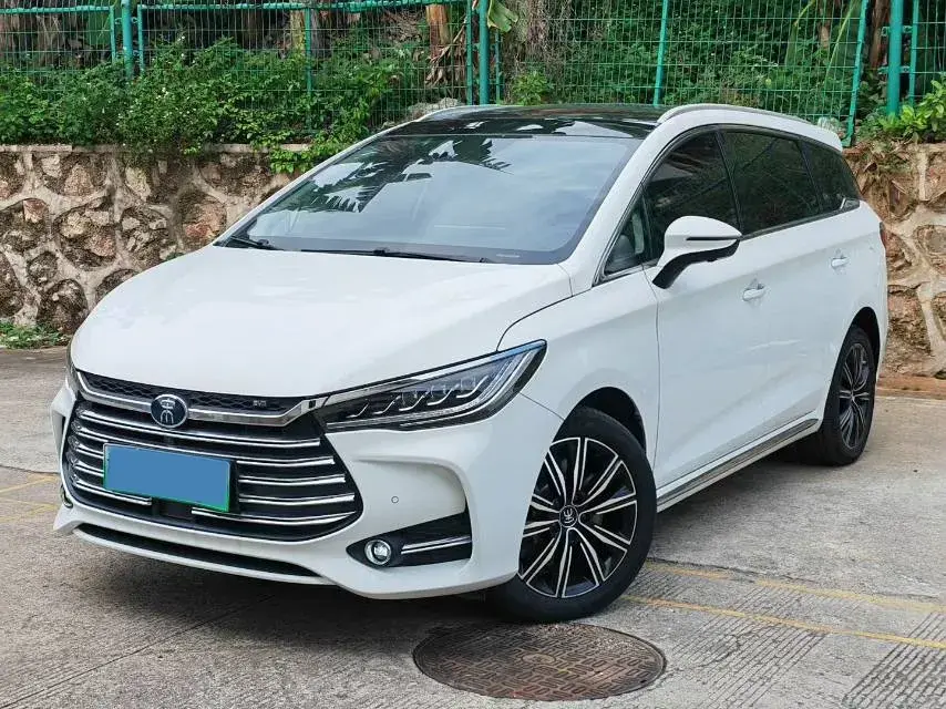 2019 BYD SONG view 1