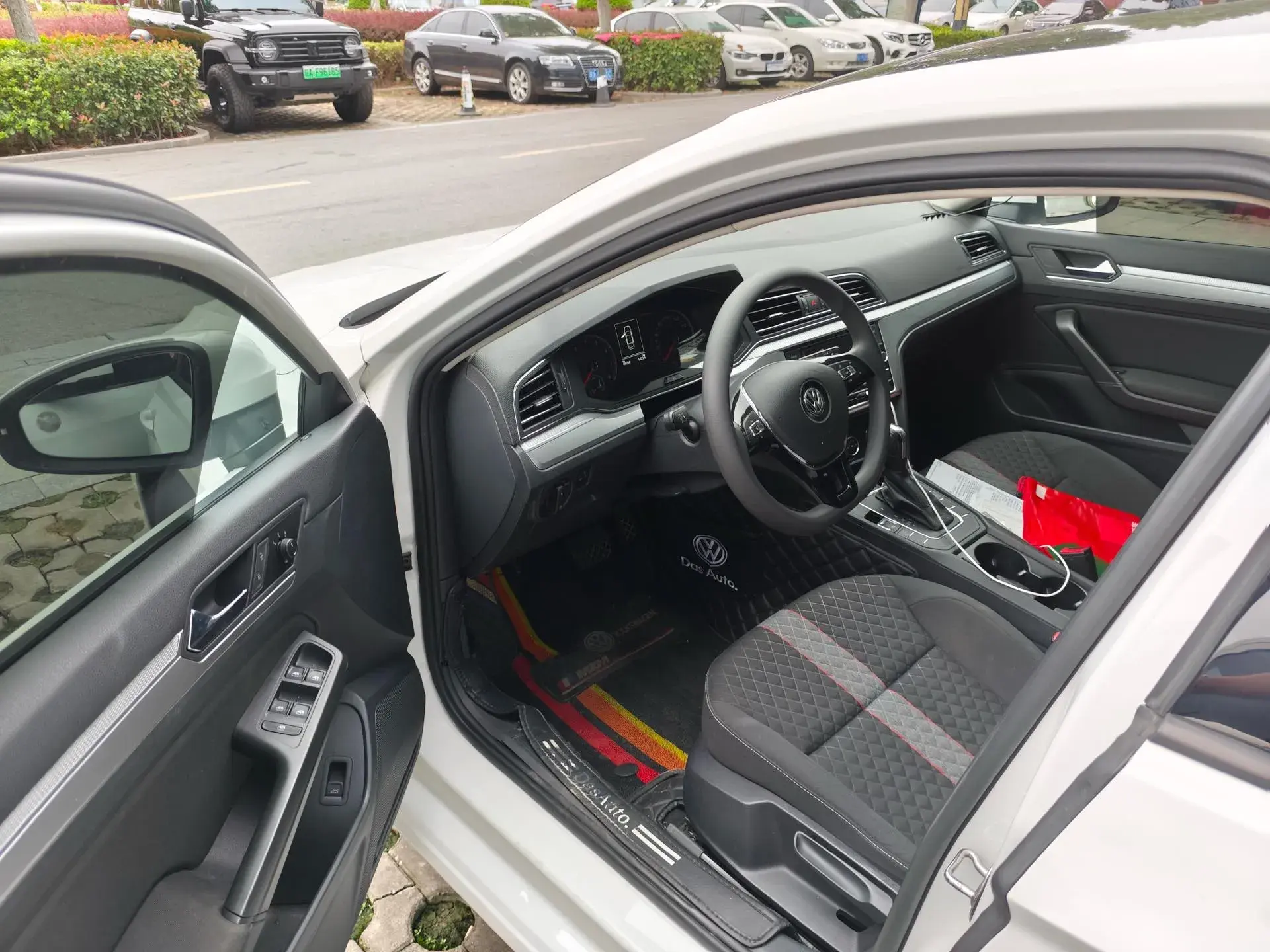 2019 VOLKSWAGEN LAMANDO thumbnail 4