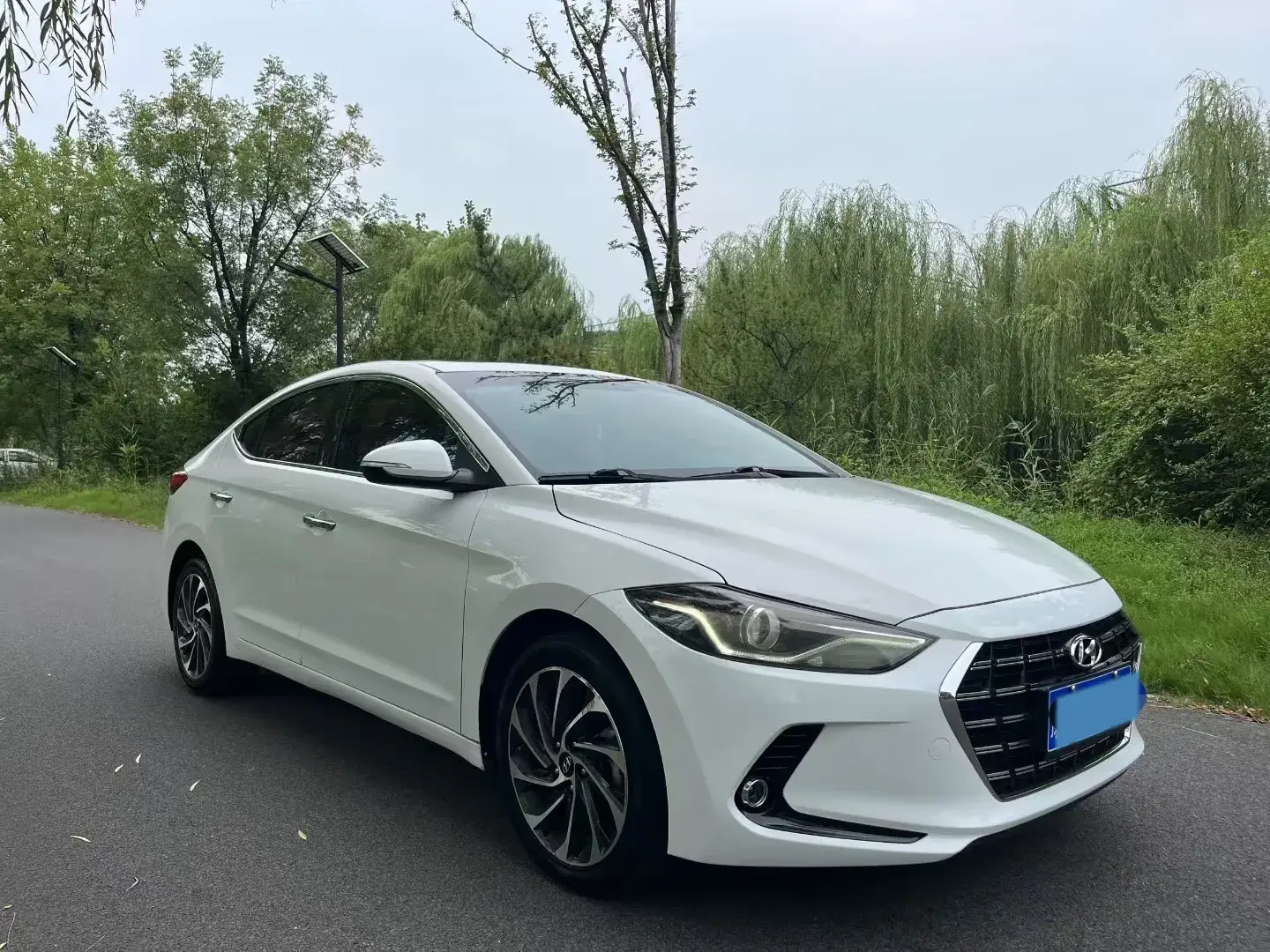 2019 HYUNDAI ELANTRA thumbnail 3